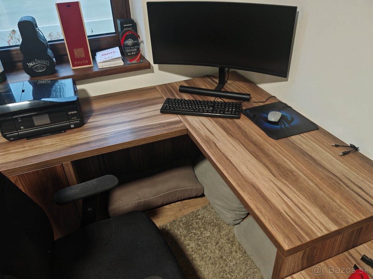 Predám rohový písací stôl a TV stolík. - 2