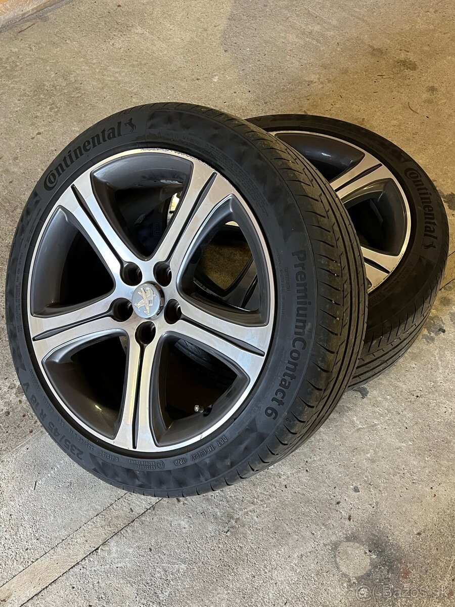 R18 235/45 Pegueot - 2