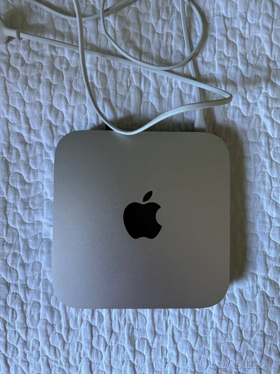 Mac mini late 2014 s príslušenstvom - 2