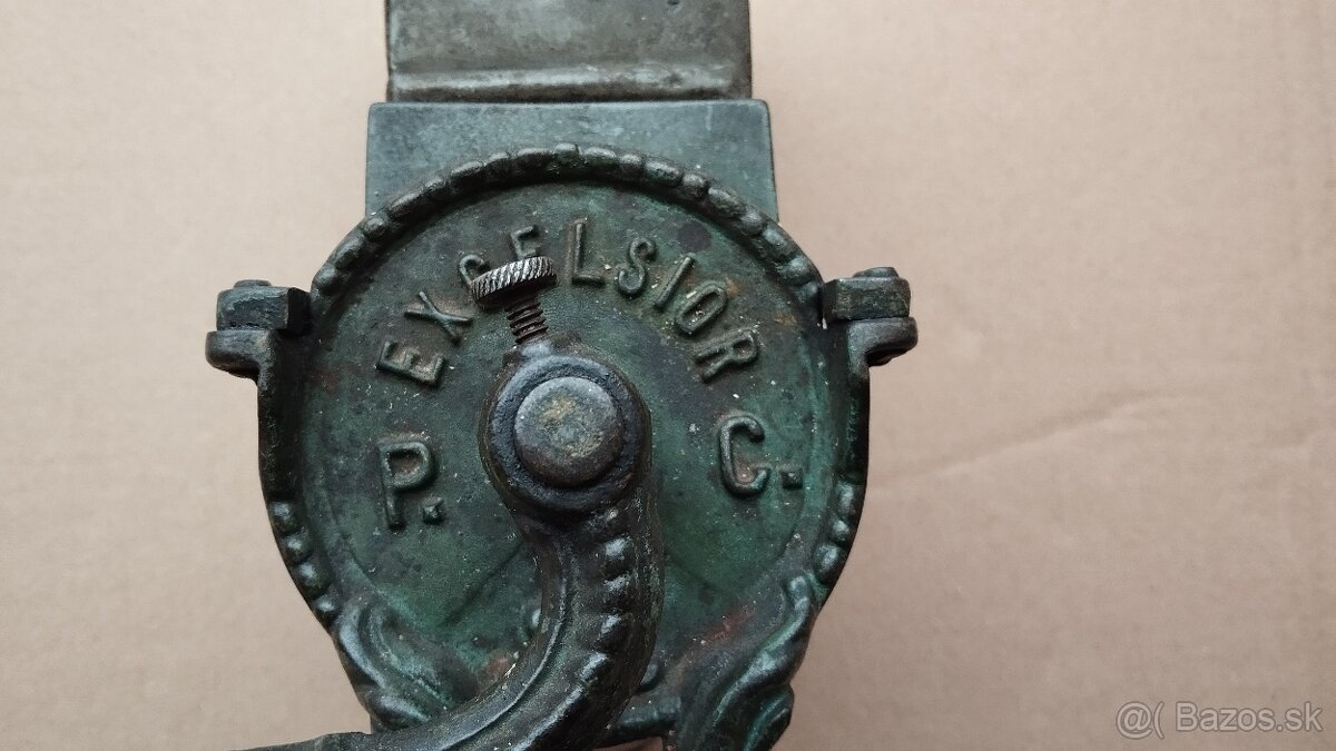 Velmi starý zdobený mlýnek na strouhanku EXCELSIOR - 2