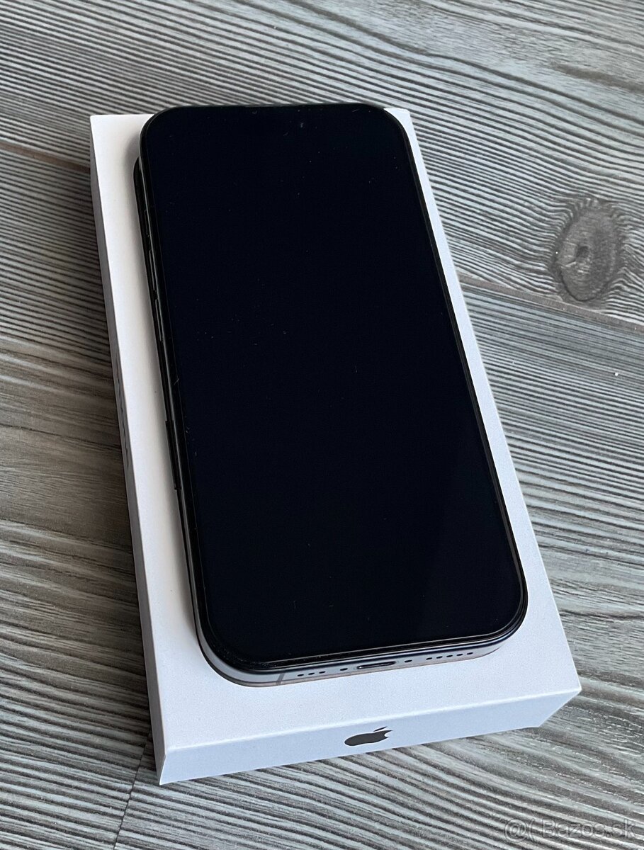iPhone 16 Pro 128 GB čierny titán - 2