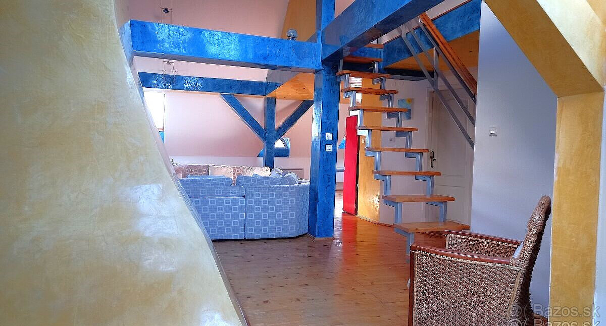 Výnimočný 3-izbový podkrovný byt priamo na Hlavnej ulici v K - 2