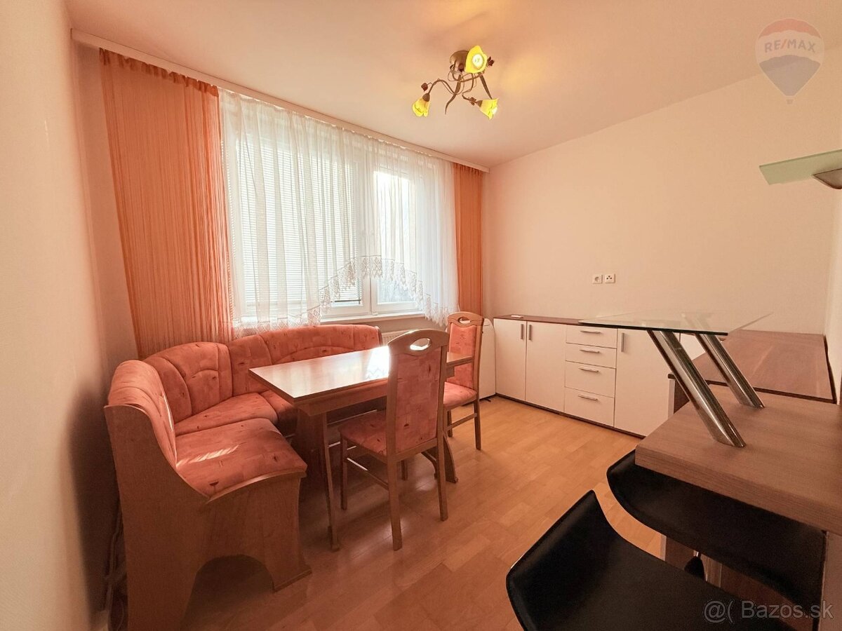 2 izbový byt na Síd. III v Humennom, na prenájom. - 2