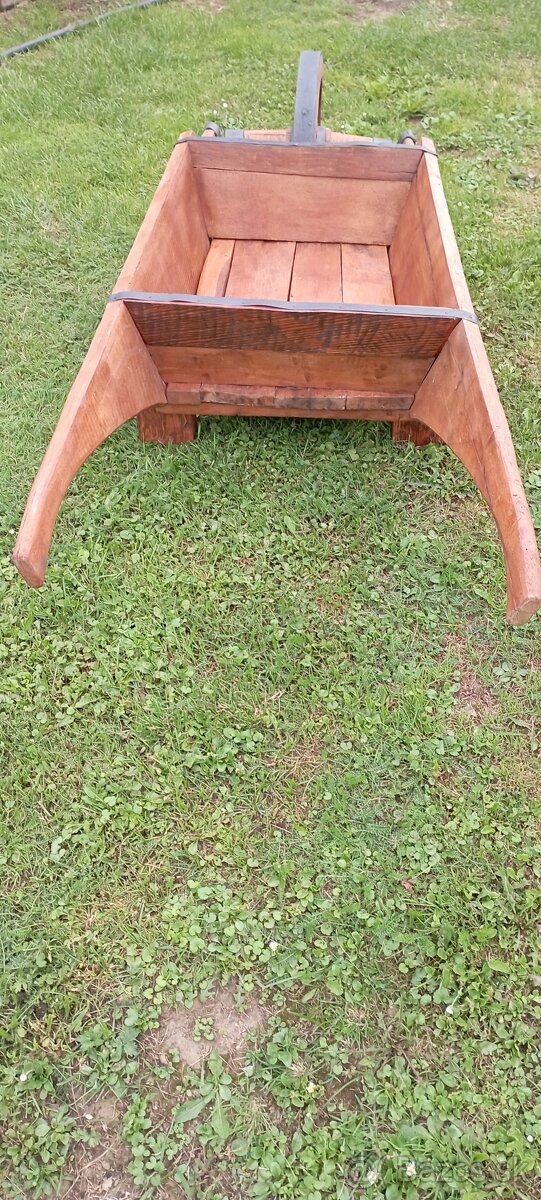 Starý drevený fúrik - 2