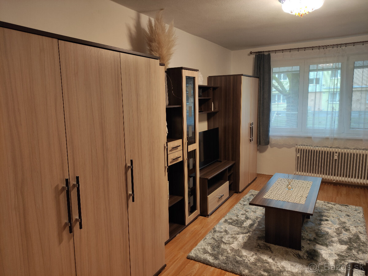 Prenájom 1 izbový byt Levice - 2