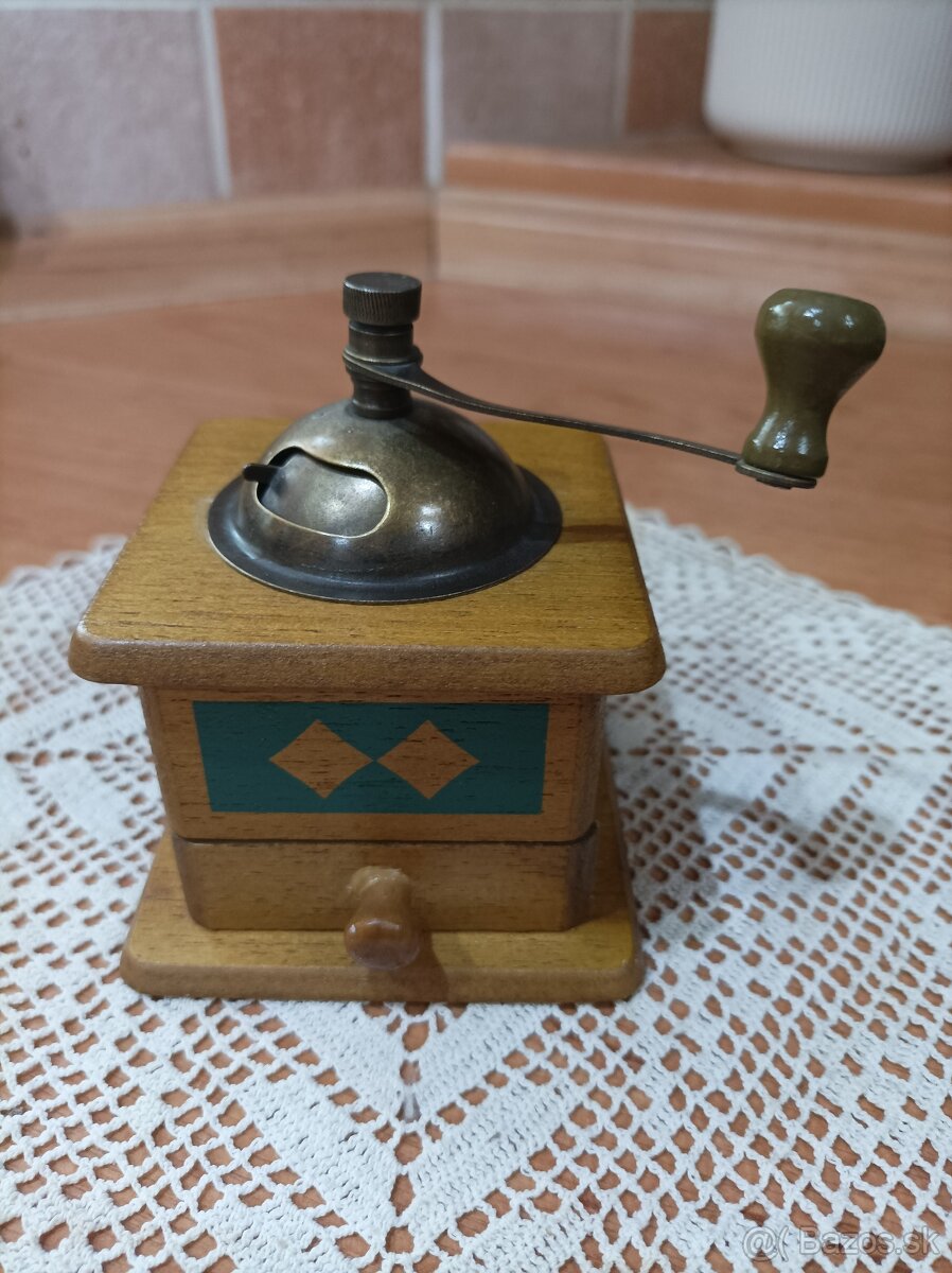 Drevený mlynček na kávu - 2