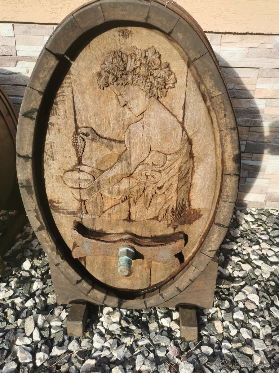 Vyrezávané drevené sudy a drevená noša na hrozno - 2