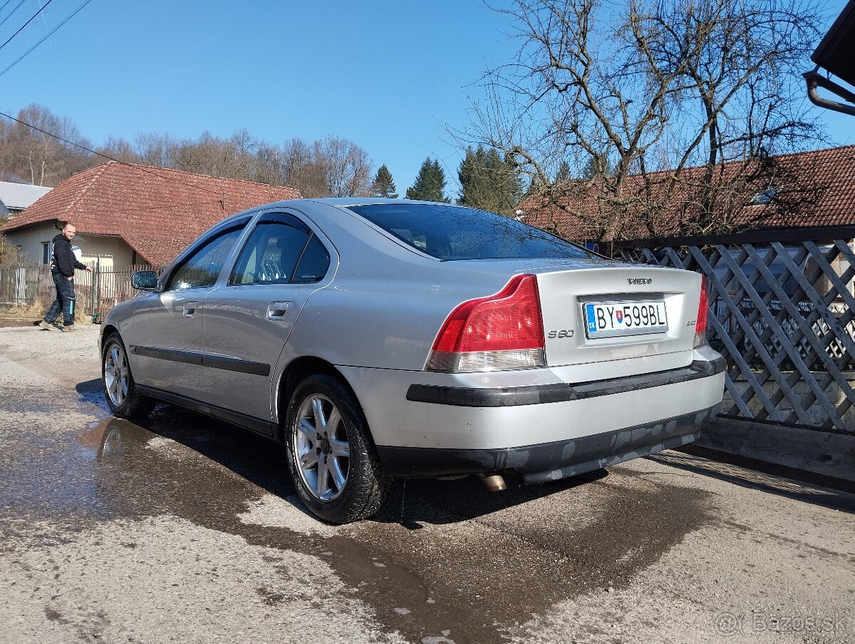 VOLVO S60 2,4D 2001 5-st. manuál - 2