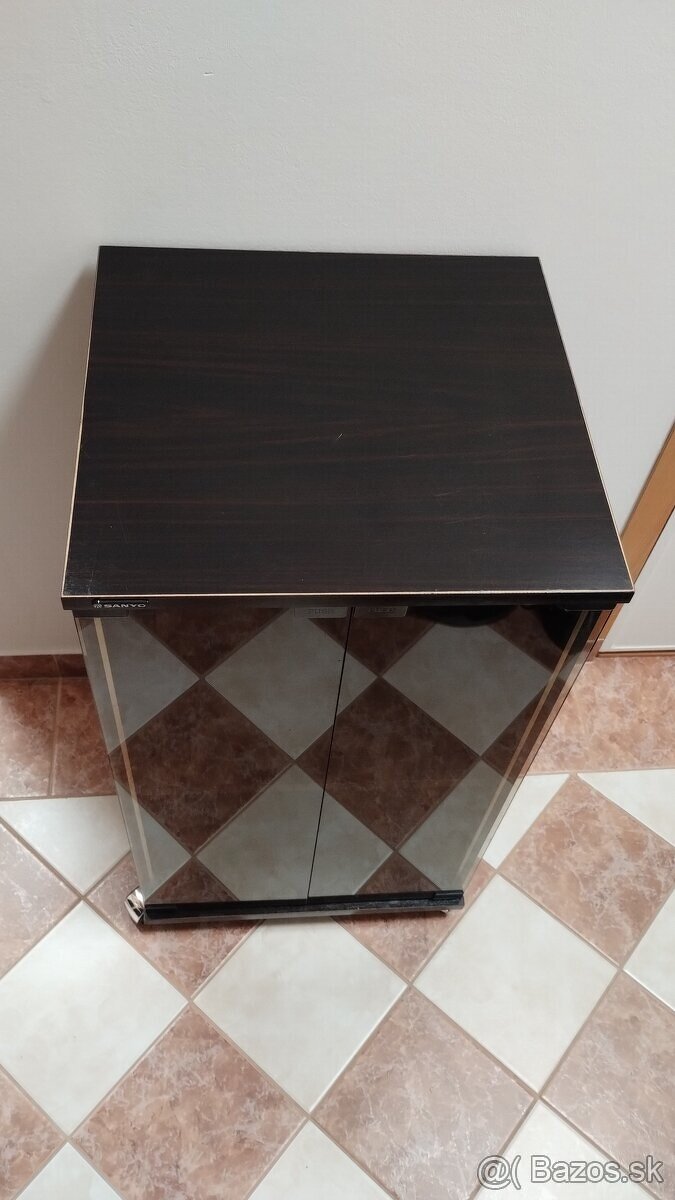 Predám midi hifi rack Sanyo - 2