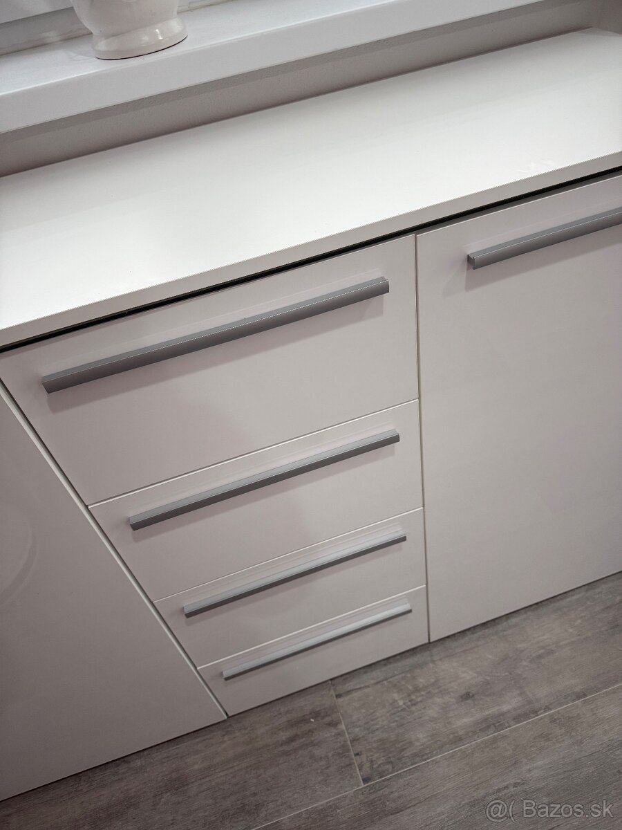 Biela lesklá komoda - 2