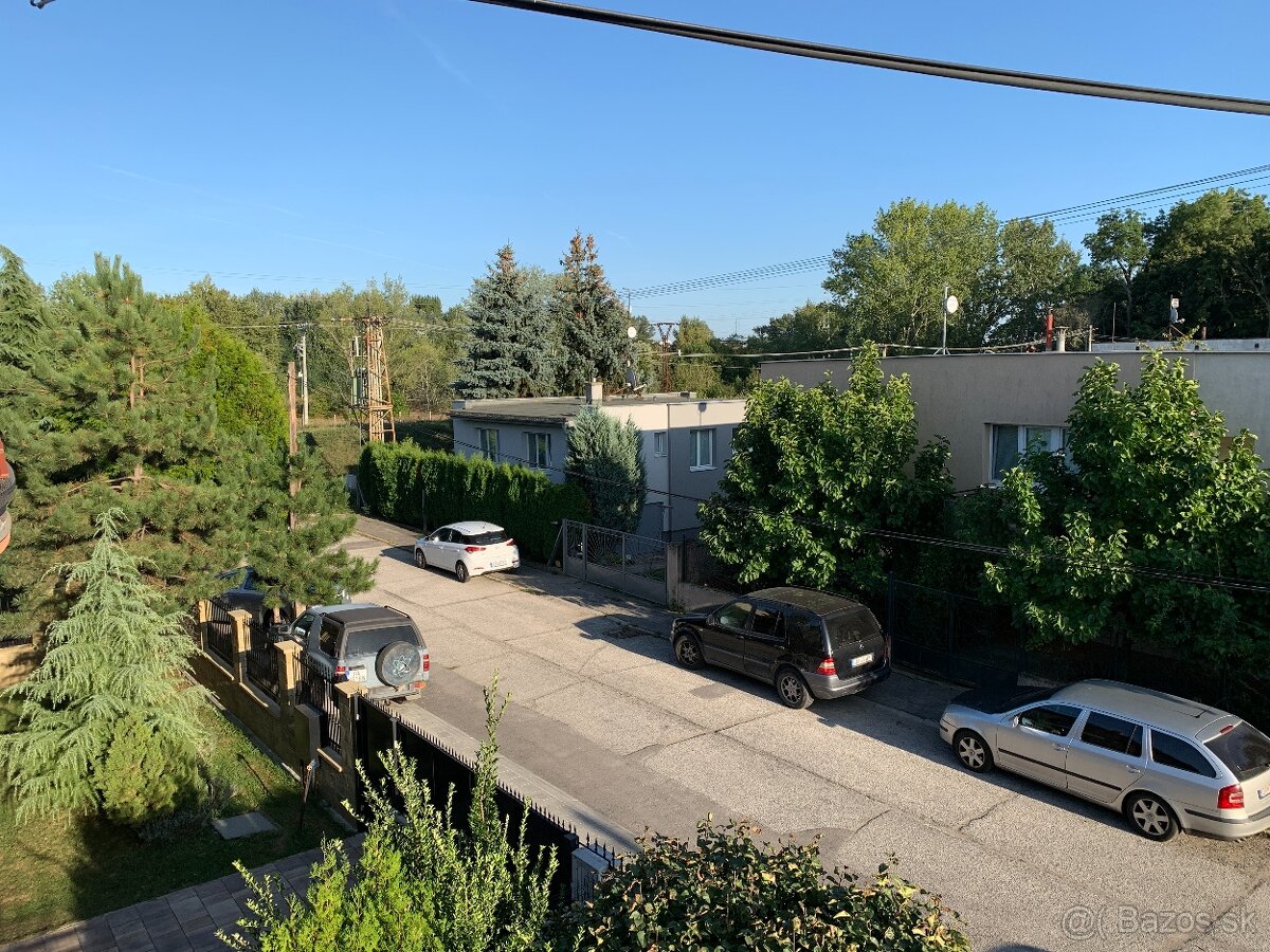 Predáme dom v krásnom prostredí centra Serede - 2