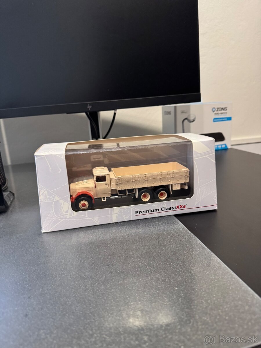 Tatra 111 valník - 1:43 - Premium ClassiXXs - 2