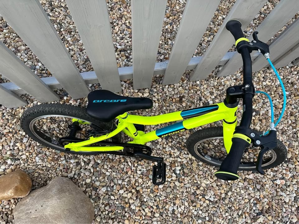 Predám takmer nejazdený super ľahký 16" detský bicykel - 2