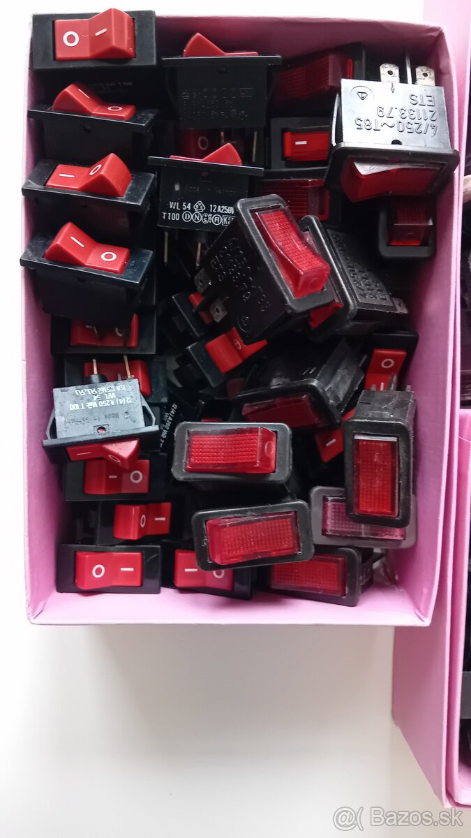 Vypínače + ostatný drobný materiál - 2