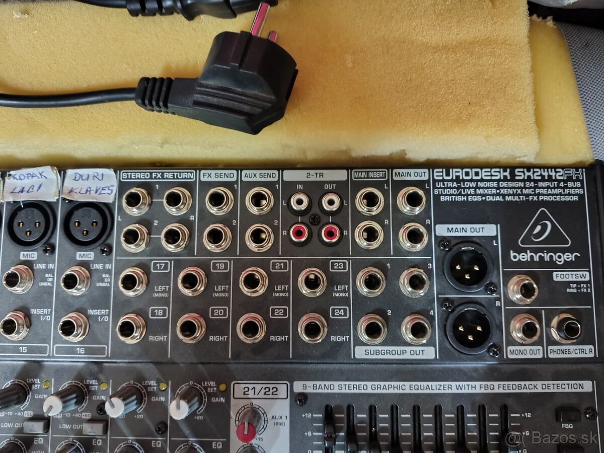 Mixazny pult Behringer - 2
