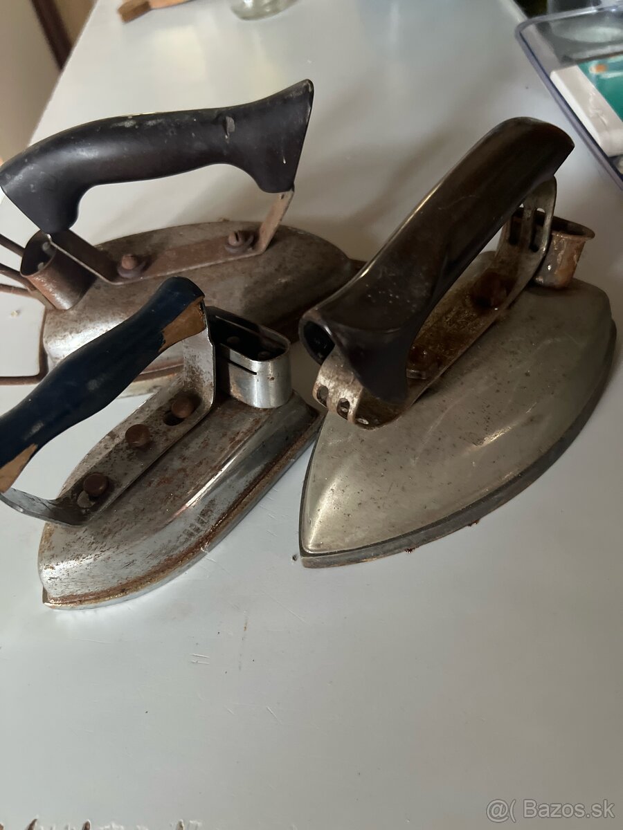 Žehlička retro 3 kusy spolu 12€ - 2