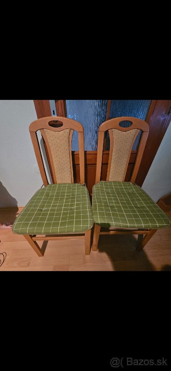 Kuchynský stôl a 4 stoličky - 2