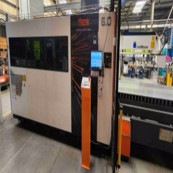 Laser MAZAK OPTIFLEX 3015 Fiber II, 6 kW, rok 2016 na prodej - 2
