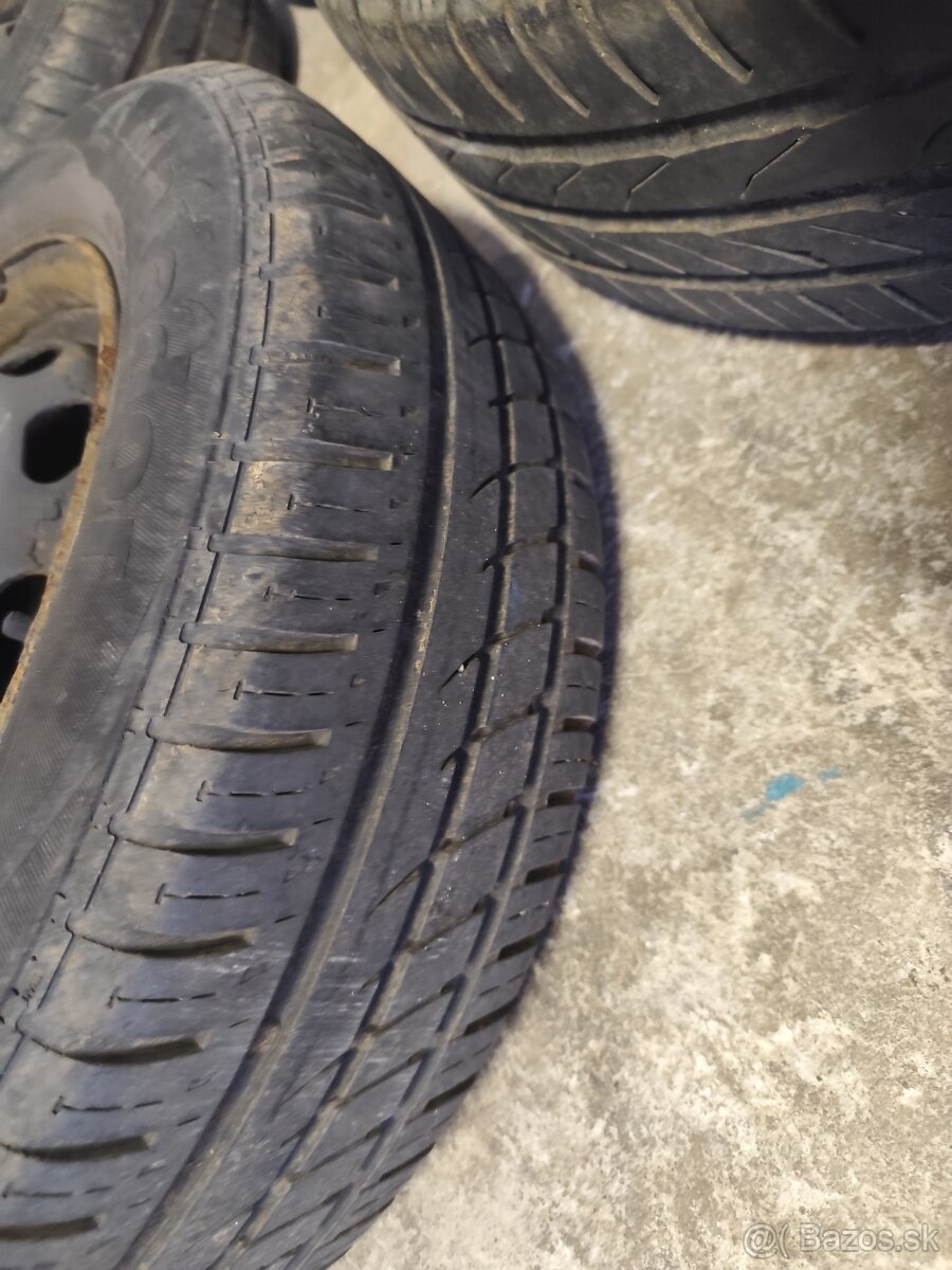 Predám 4x letné pneu s diskami 195/65 R15 - 2