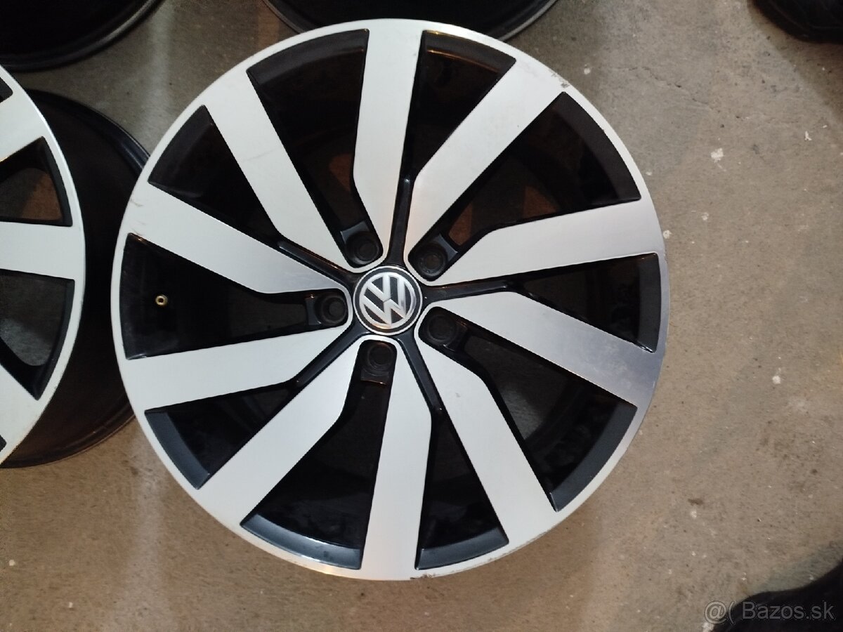 VW Marseille R18 ET 44 (Passat) - 2