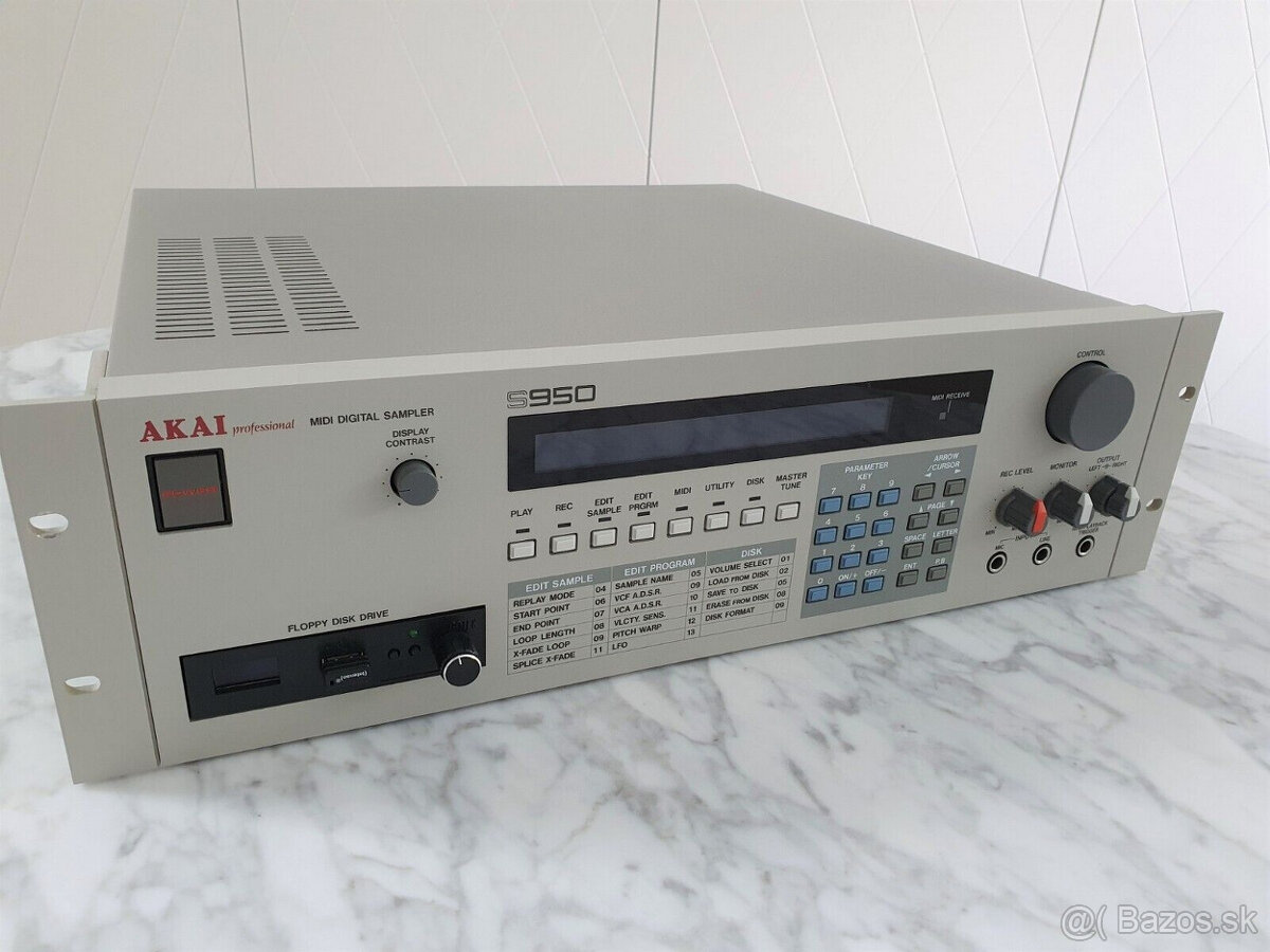 Sampler Akai S950 v perfektnom stave. - 2