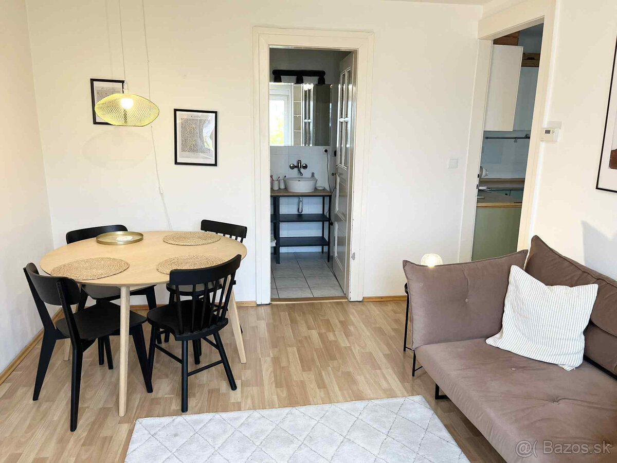 Prenájom 2 izbového bytu na ulici Dobrovského Bratislava I - 2