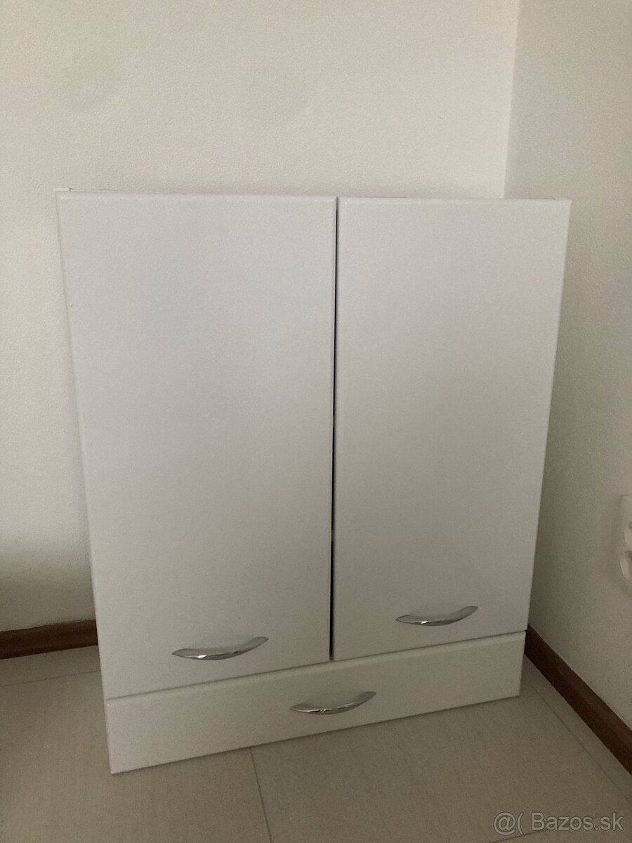 Nastenna skrina do kupelne - 2