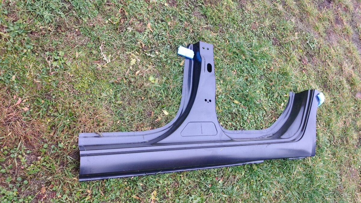 Peugeot 308 t9 ľavy prah dveri - 2