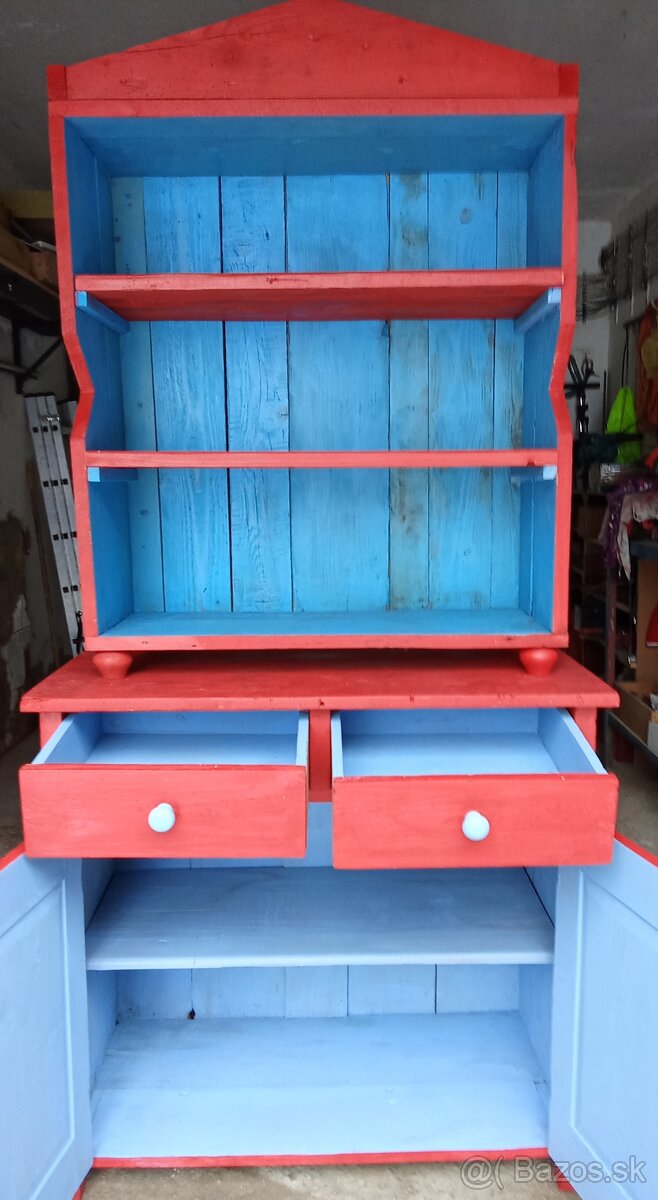 Zachovaly stary kredenc - 2