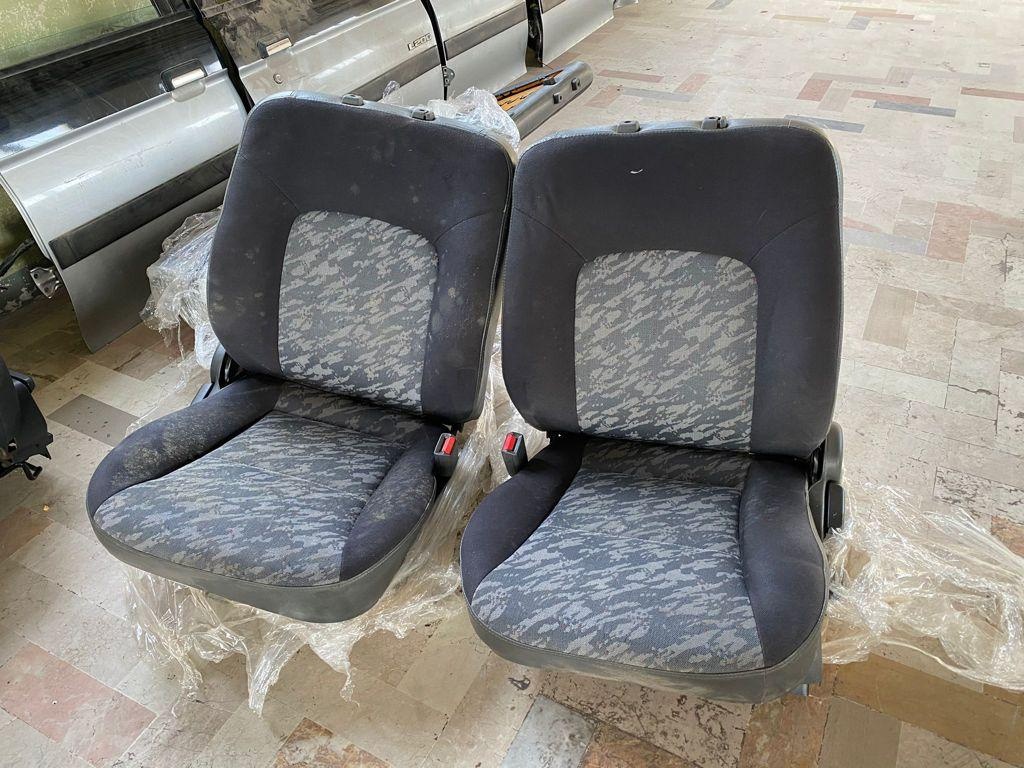 Mitsubishi L200 -sedadlá - 2