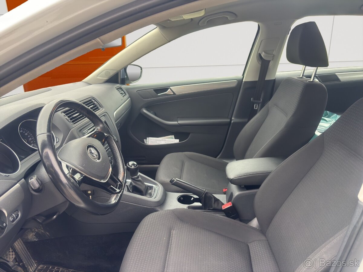 VW Jetta 1.2Tsi Comfortline - 2