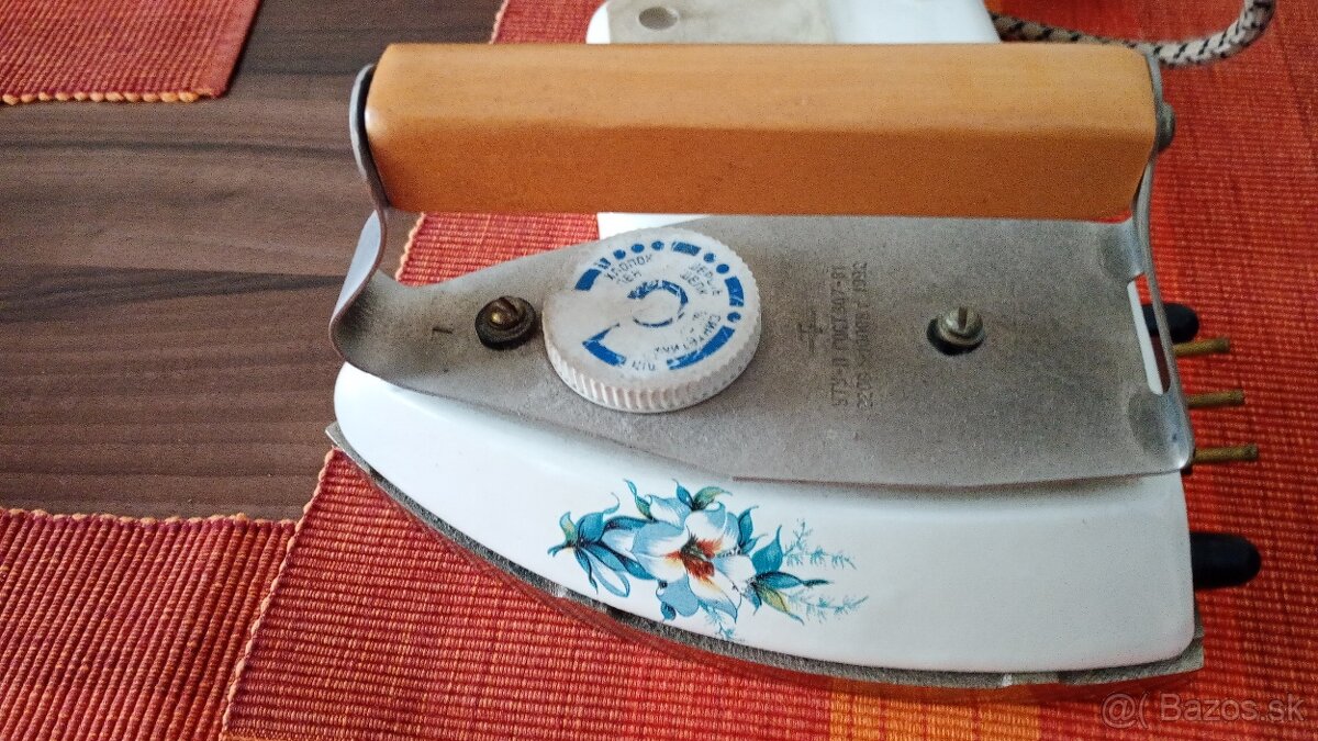 Starožitná žehlička - 2