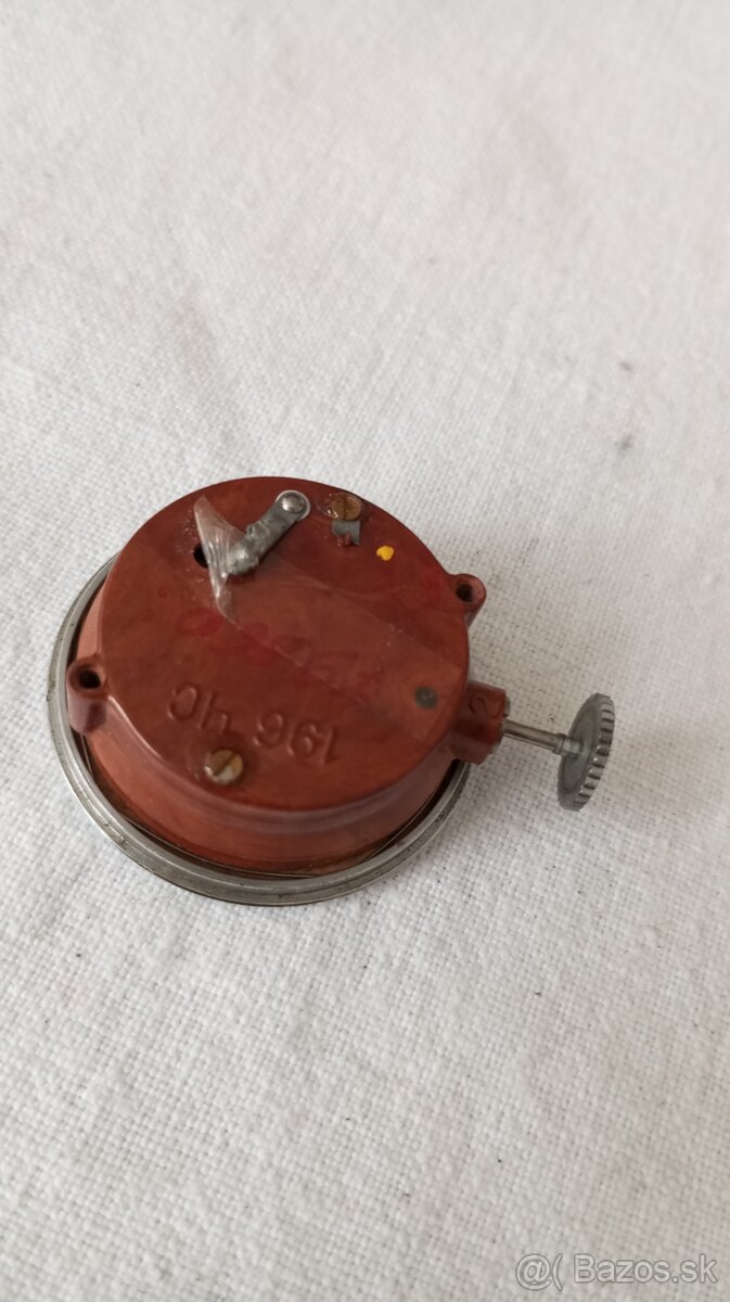 Ruské mechanické auto hodiny. - 2