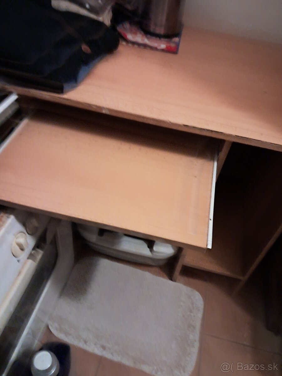 Darujem písací stolik - 2