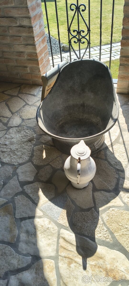 Starožitná kovová vaňa + valcha + keramický džbán – rustikál - 2