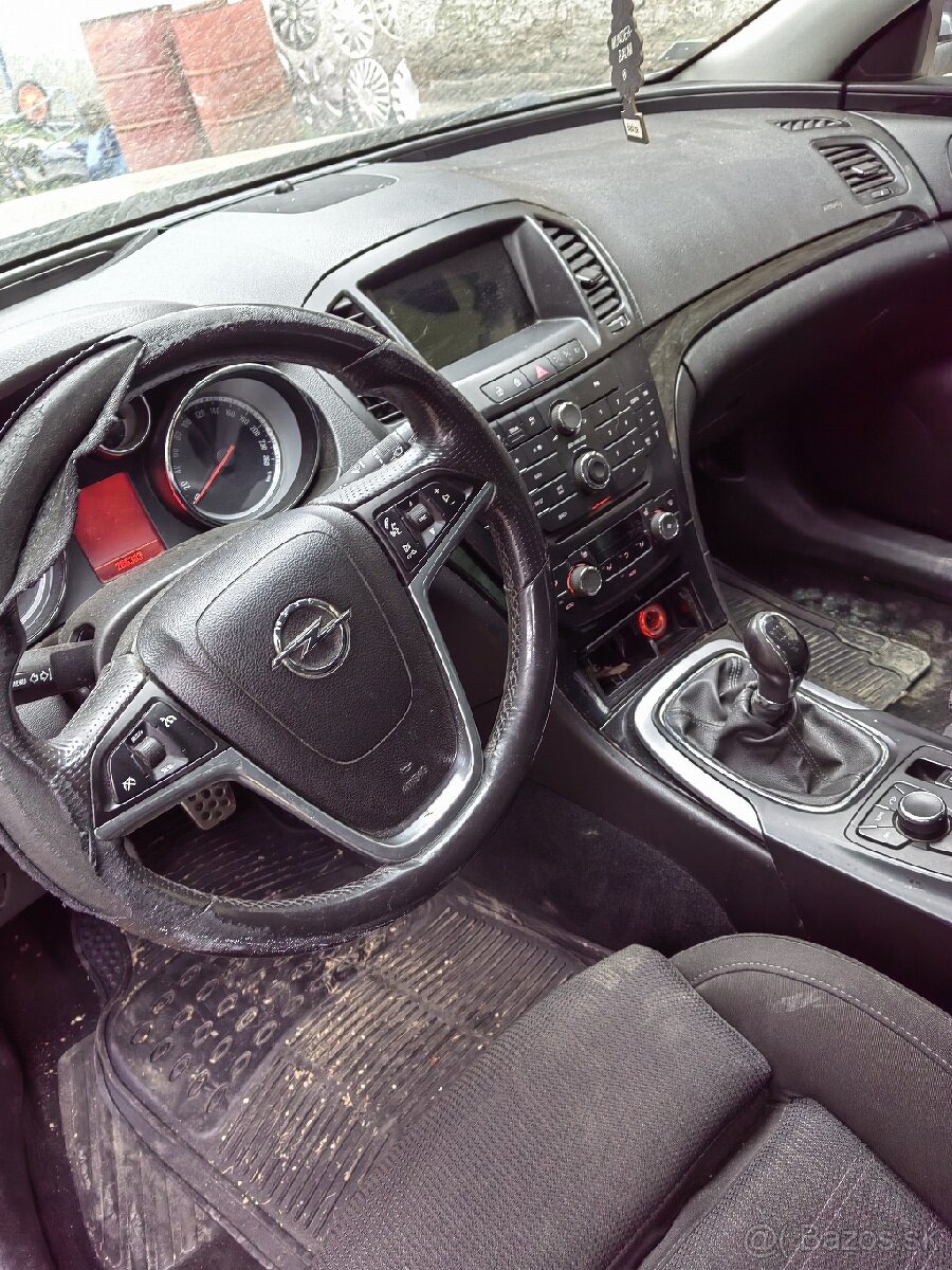 predám opel insignia 2010 - 2
