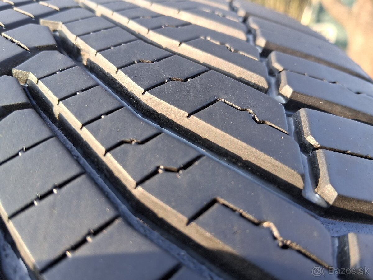 245/45 r19 celorocné pneu - 2