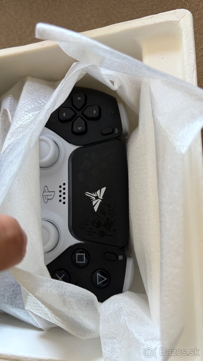 ps5 dualsense last of us limited edition - 2