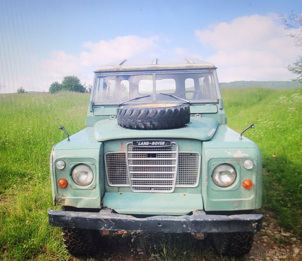 Hladam tento landrover defender series 3