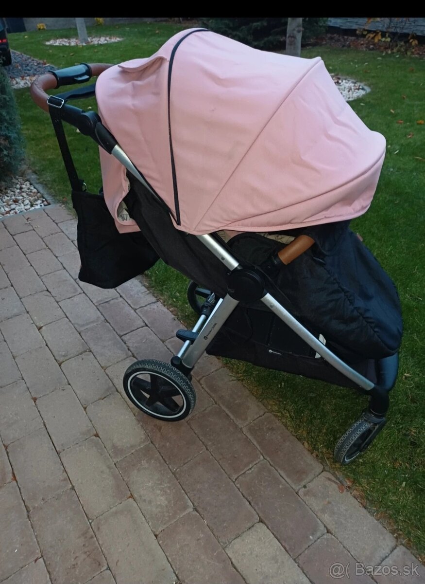 Petite&Mars ṣ̌portový kočík - 2