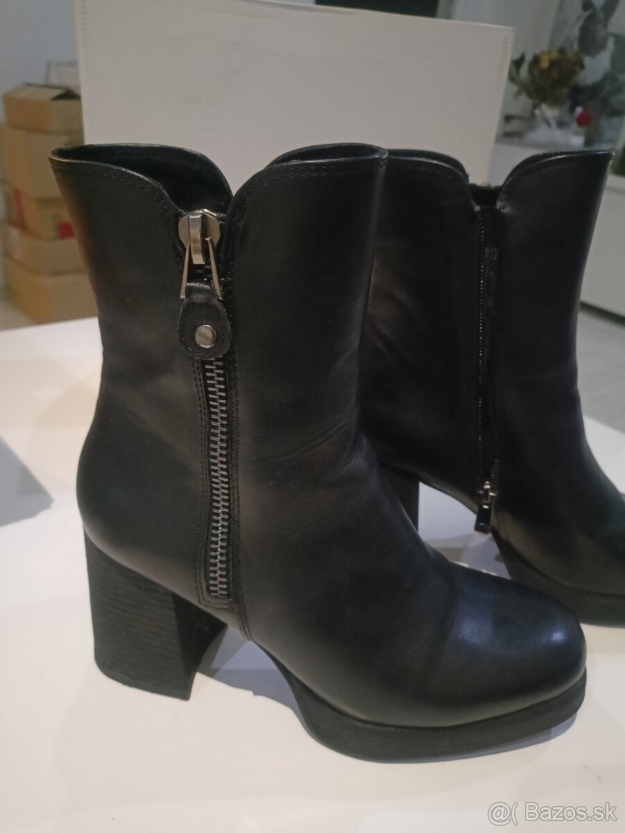 Čierne čižmy na opätku - 2