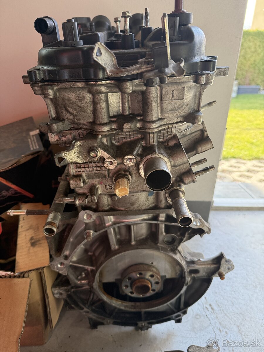 motor toyota 1,3 benzin 73kw ,kod 1NR - 2
