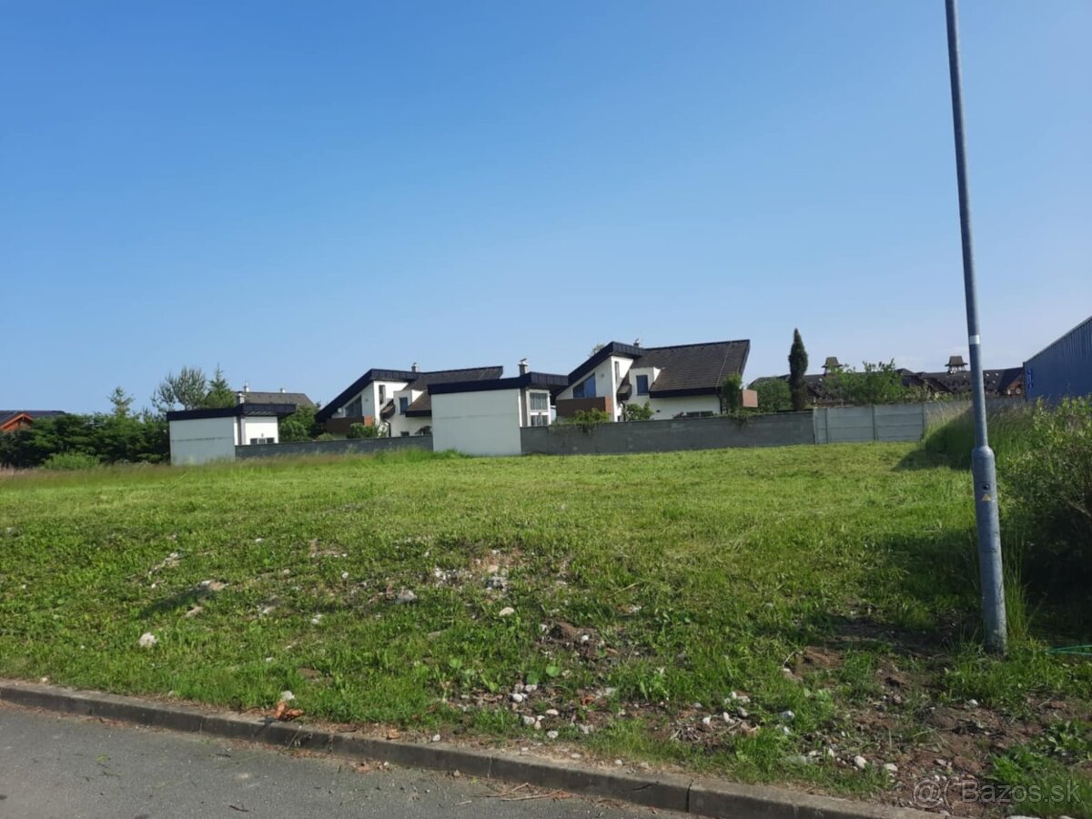 predaj stavebného pozemku 878 m2 - 2