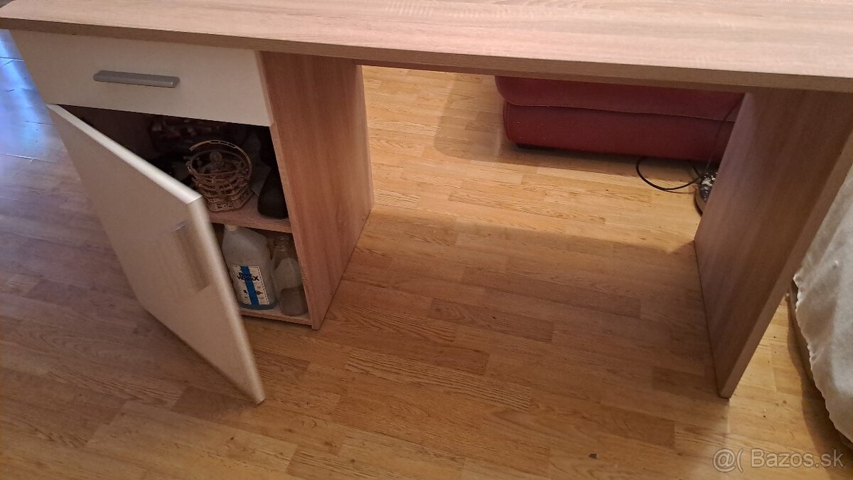 Pracovný stôl - 2