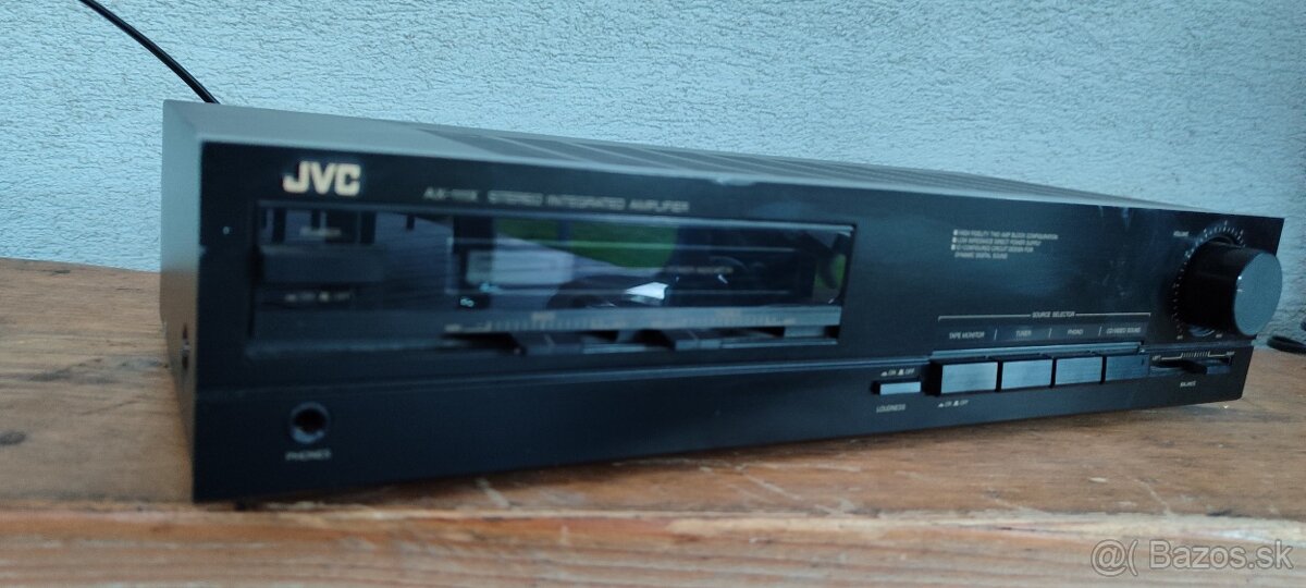 Zosilňovač JVC - 2