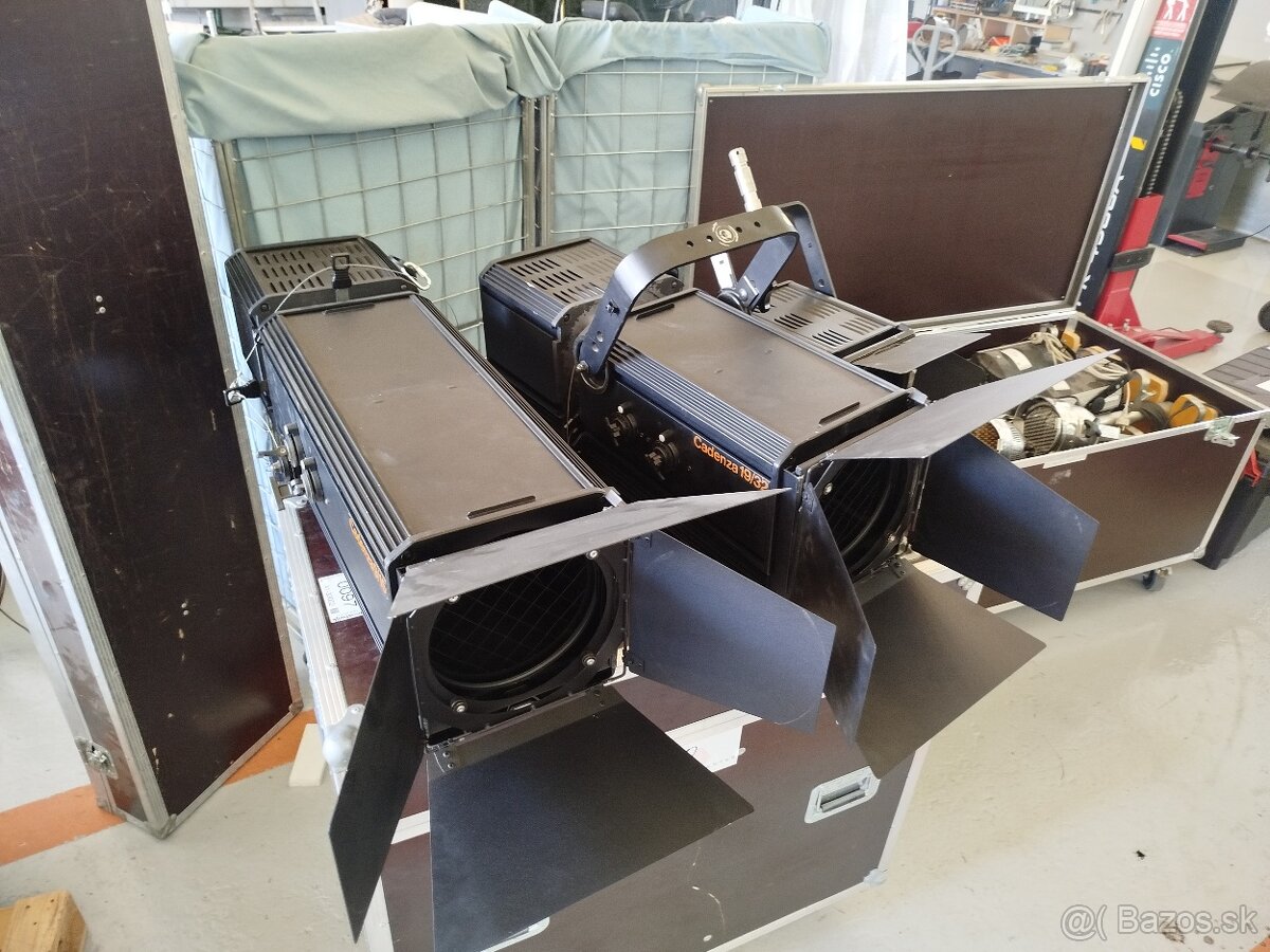 Predám Fresnel - divadelné reflektory Strand Lighting Cadenz - 2