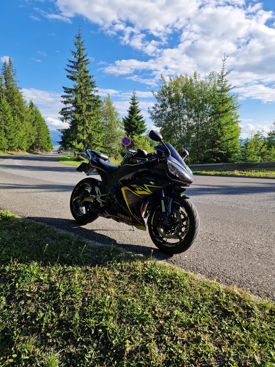 Yamaha R1 - 2