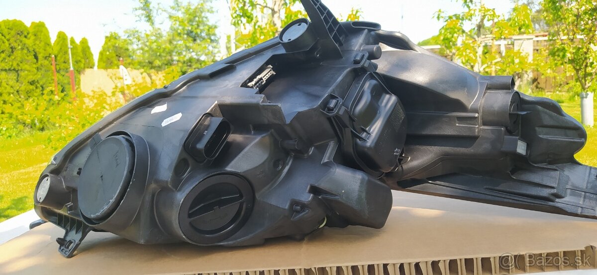 Lavy + pravý svetlomet Bi Xenon,Ford c-max Grand - 2