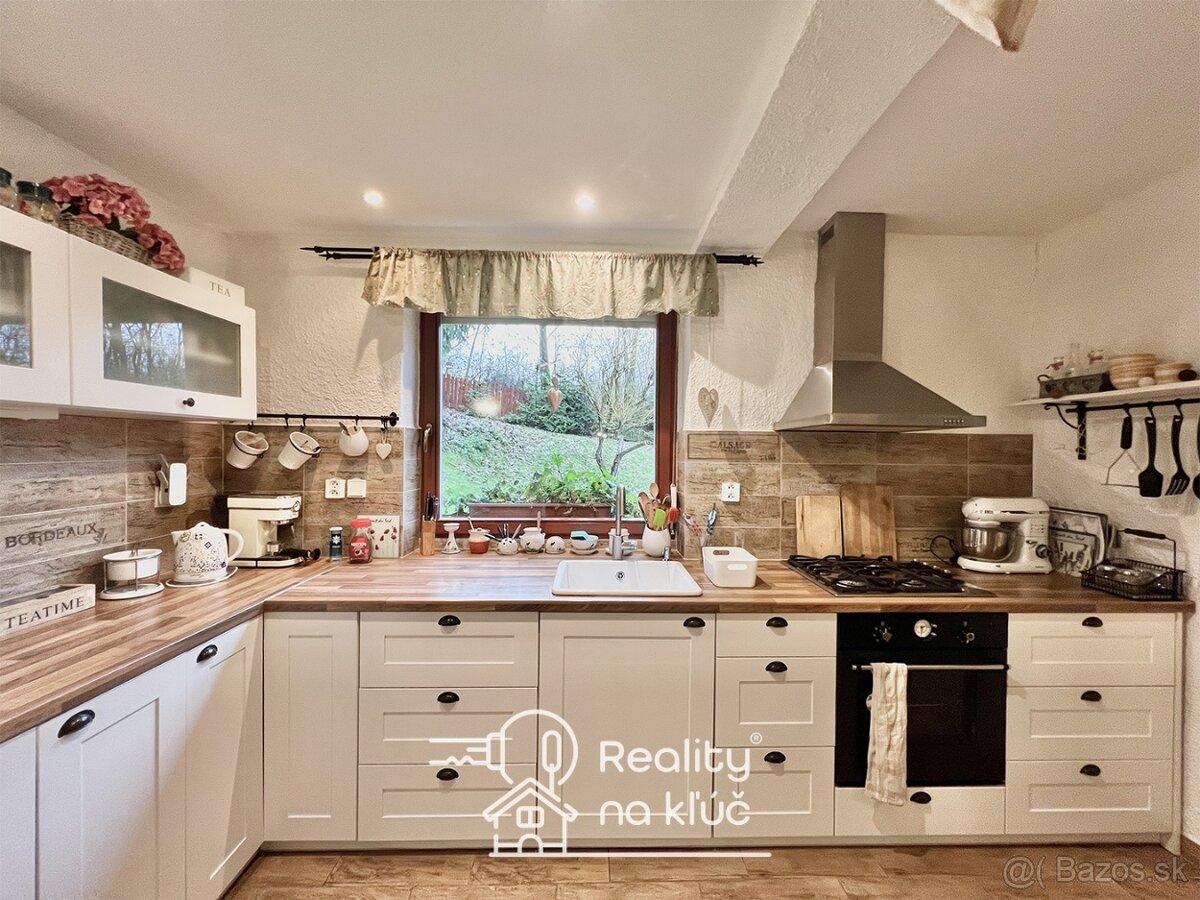 Na predaj krásny 3-izbový rodinný dom v obci Semerovo - 2