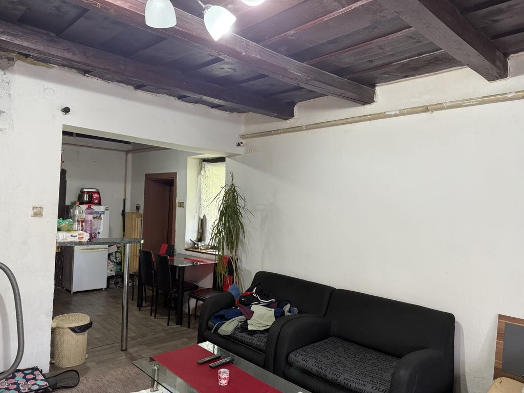 Starý domček s obrovským potenciálom v obci Jahodná - 2